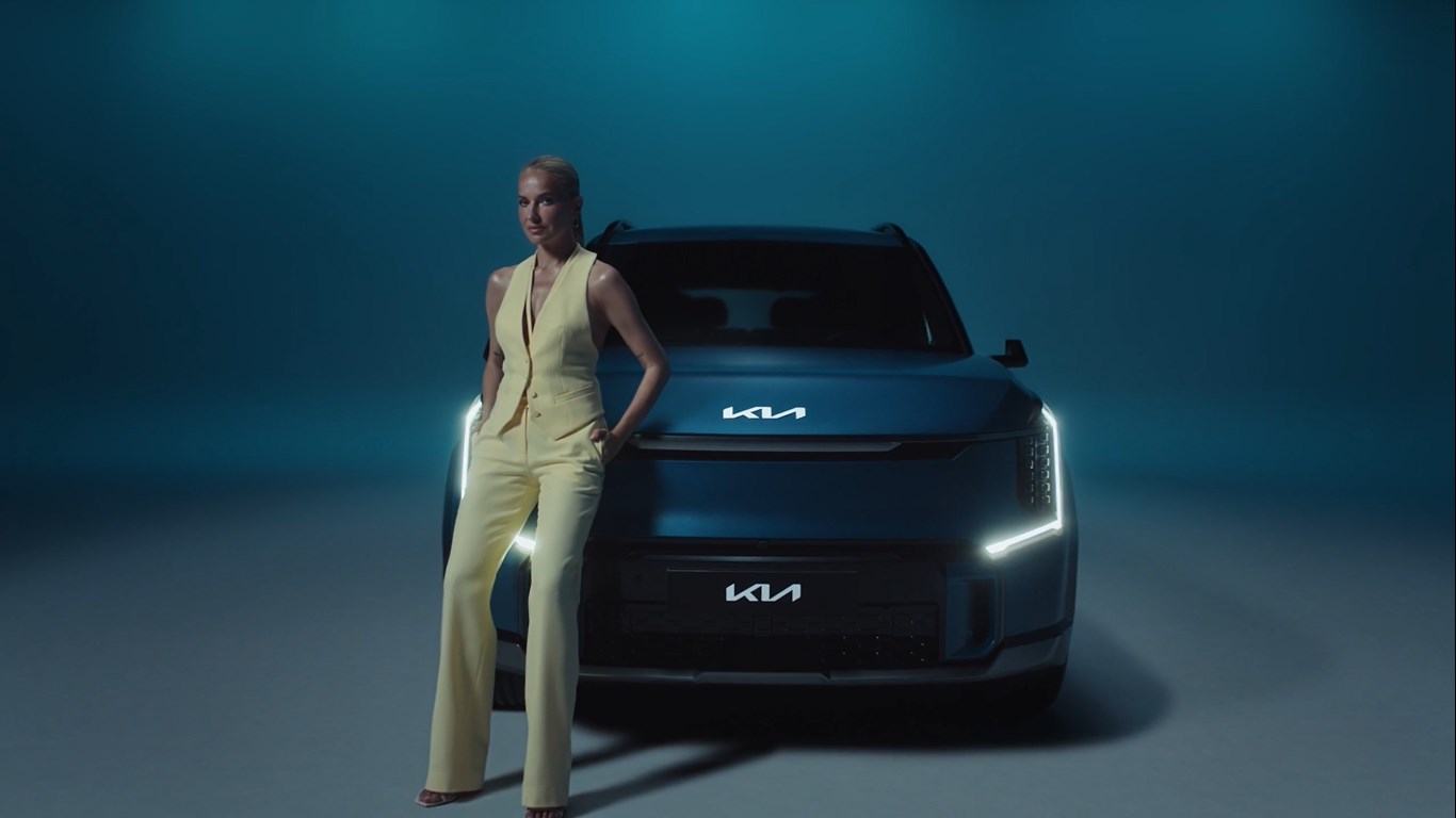 Burcu Esmersoy - "X Kia Ev9"